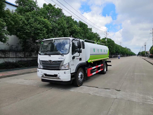 20229月22日車型介紹:福田領(lǐng)航15方灑水車