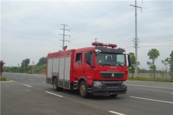 國(guó)五重汽豪沃5噸泡沫消防車