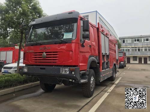 重汽四驅(qū)6噸水罐消防車(chē)